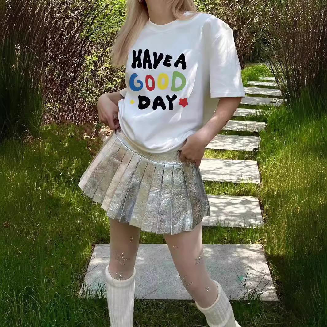 Dame T-shirt med kreativt, farverigt motiv og afslappet pasform Stilla