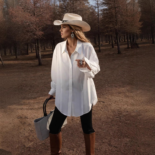 Dame Mode skjorte med oversized pasform og elegante manchetter Skovae