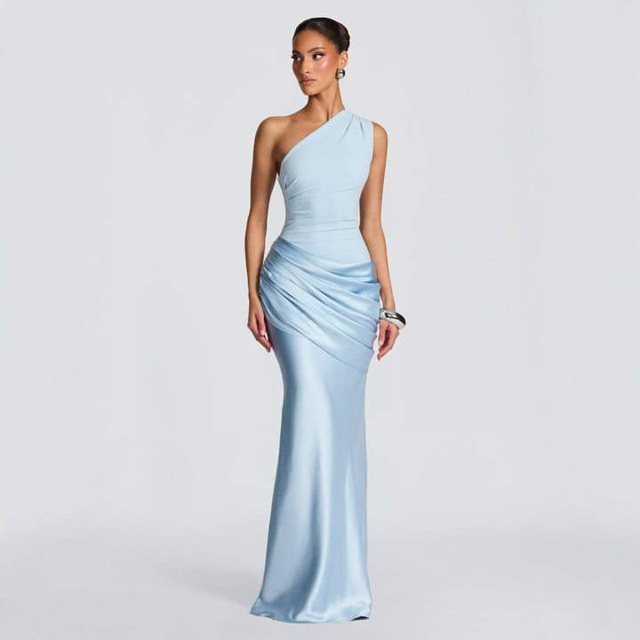 Dame Elegant aften kjole med off-shoulder-design og flydende kappe Skovae