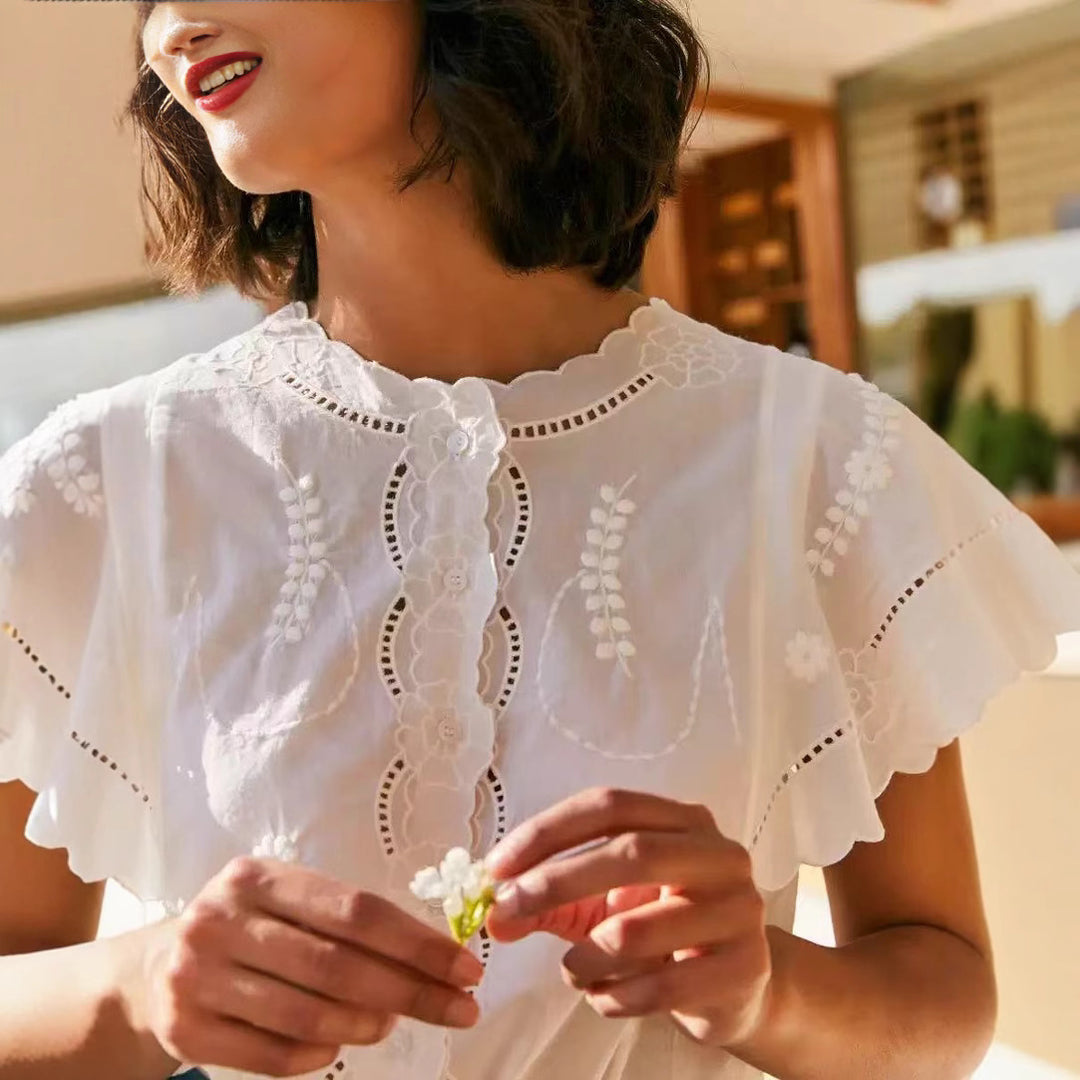 Dame bluse med elegante spidse accenter og voluminøse ærmer Stilla
