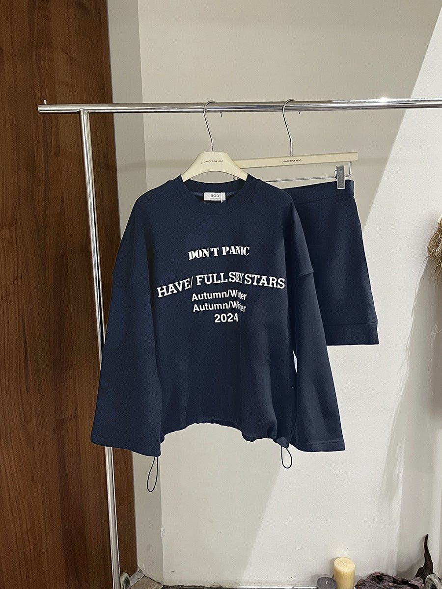 Dame afslappet sweatshirt med moderne skrift og matchende bukser Stilla