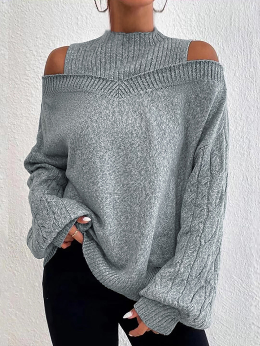 Dame moderigtig sweater med Off-Shoulder design og struktureret strik Stilla