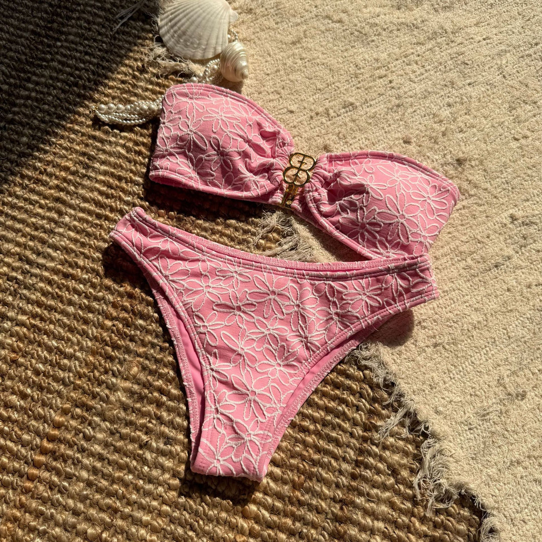 Dame bandeau-bikini-sæt med blomsterapplikationer og gyldne detaljer Stilla