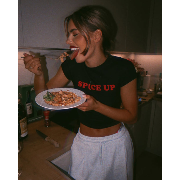 Dame cropped T-shirt med moderne tryk og tætsiddende snit Skovae