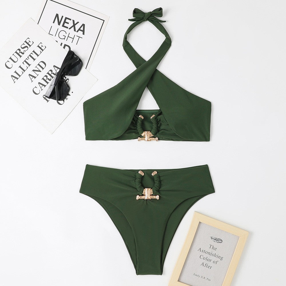 Dame bikiniset med trendy cross-design og gyldne accenter Stilla