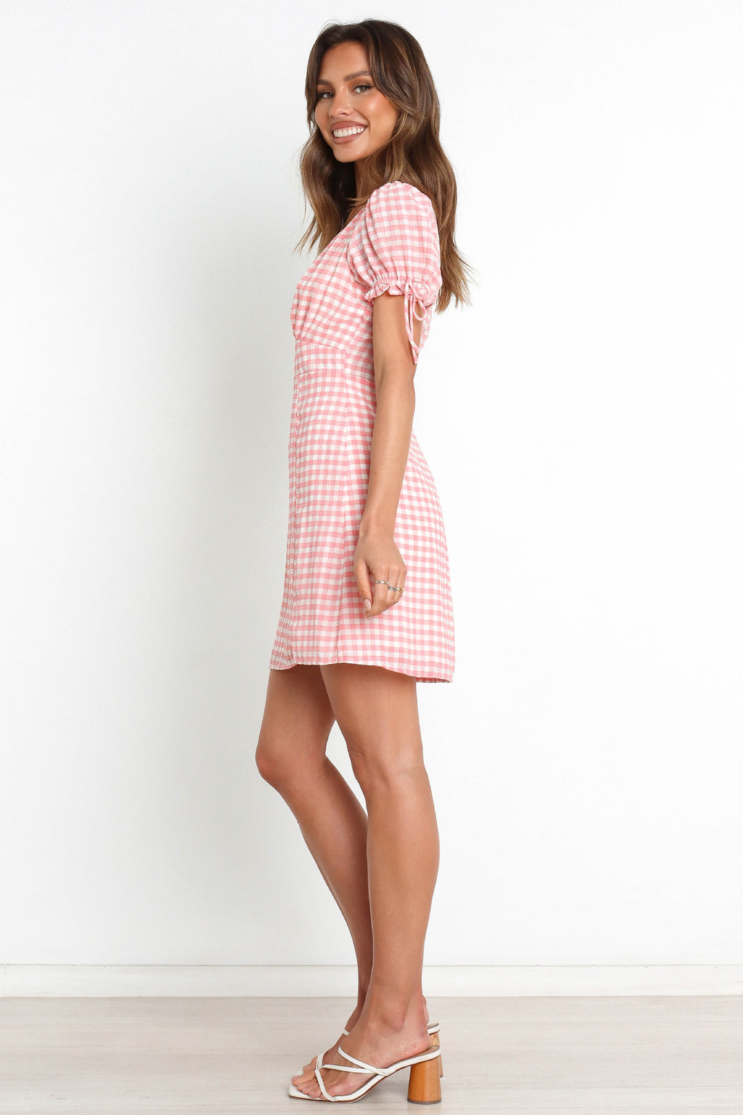 Dame Gingham Mini Kjole med Puffærmer og V-udskæring Detaljer Stilla