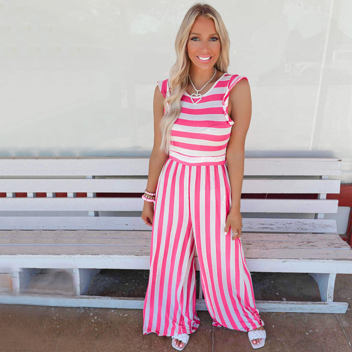 Dame jumpsuit med rynkede ærmer og stribet design Stilla