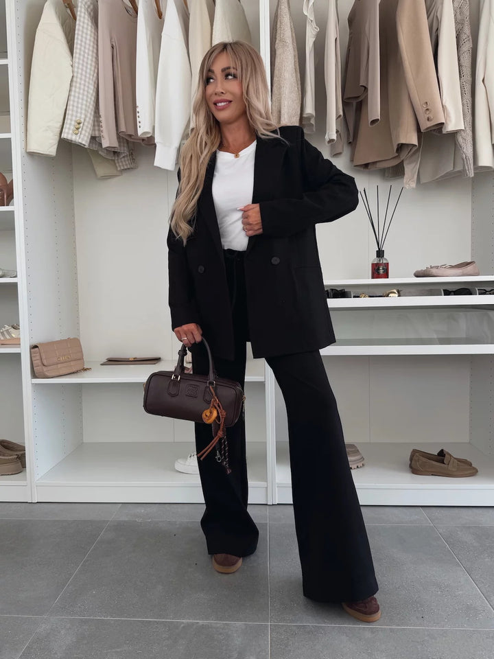 Damer elegant og moderne blazerset med brede bukser Skovae