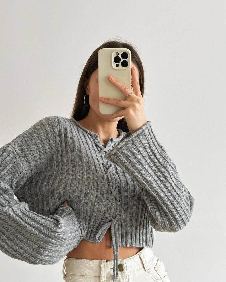 Kvindernes løse strikket sweater med kabeldesign Stilla