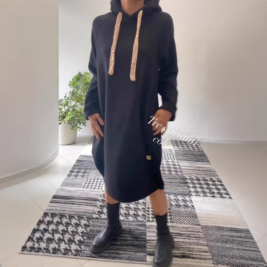 Kvinders hoodie kjole i en afslappet oversized stil med glitrende detaljer Stilla