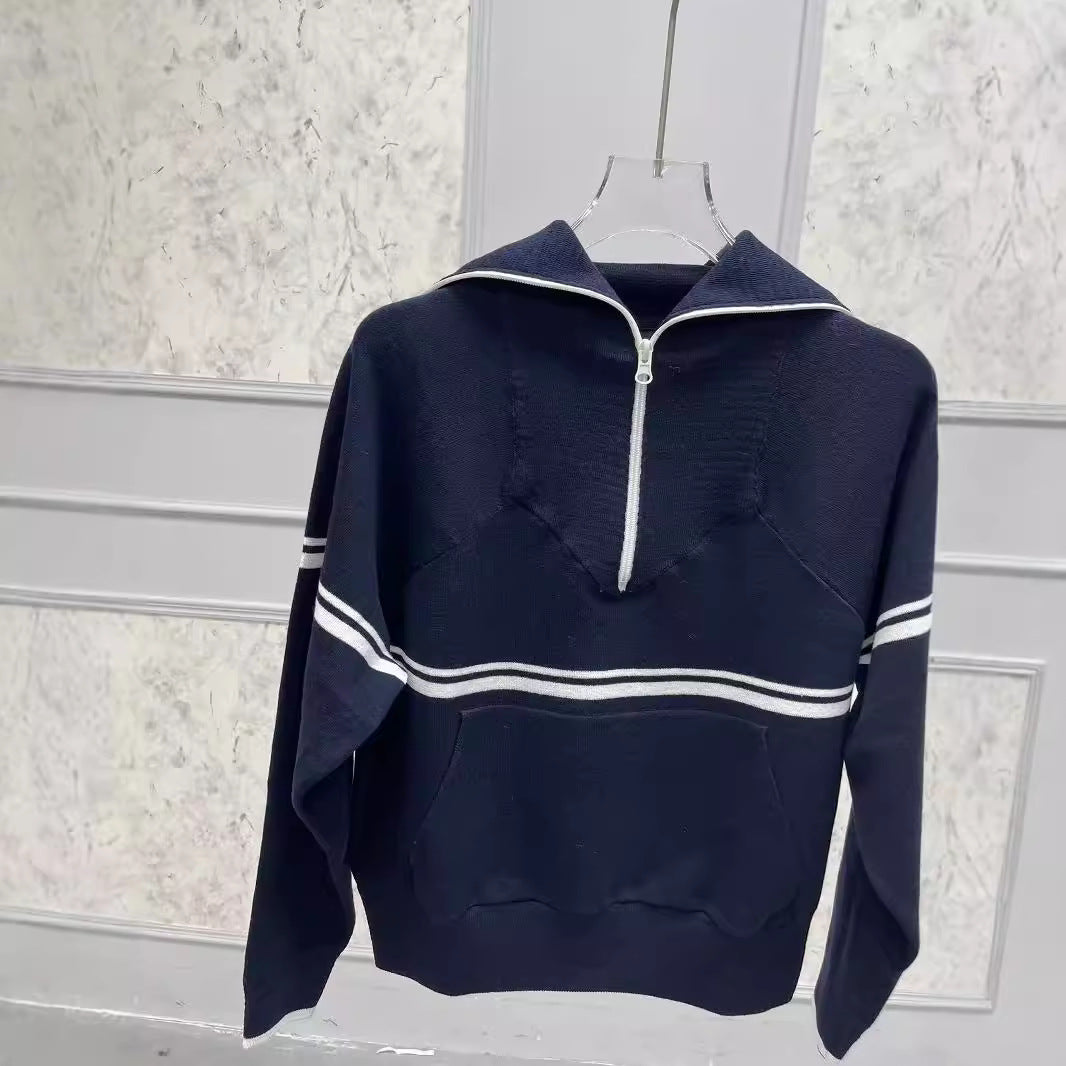 Dame Hoodie i sporty stil med høj krave og praktiske lynlåsdetailler Stilla