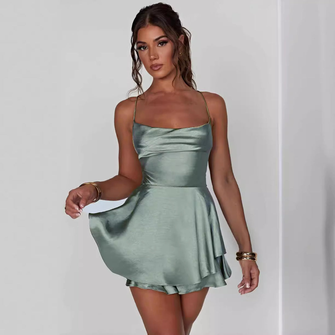 Dame Minikjole med forførende satin-overmateriale og svajende flæse-design Stiila