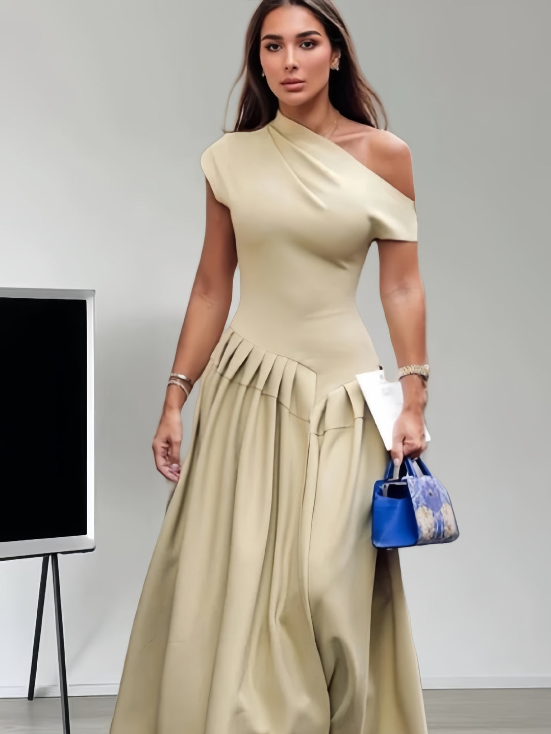 Dame Elegant Off-Shoulder Maxikjole med figursyet overdel og flydende skørt Stilla