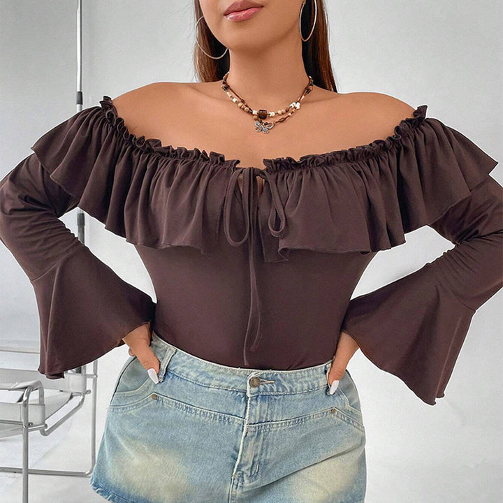 Dame top med off-shoulder design og flæser Stilla