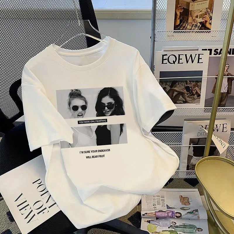 Dame T-shirt med kreativt design og inspirerende tekst Stilla