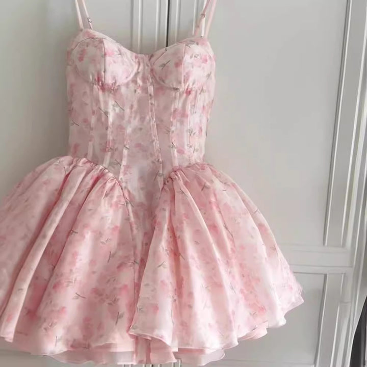 Dame cocktailkjole med strapless top og svingende tylskørt Skovae