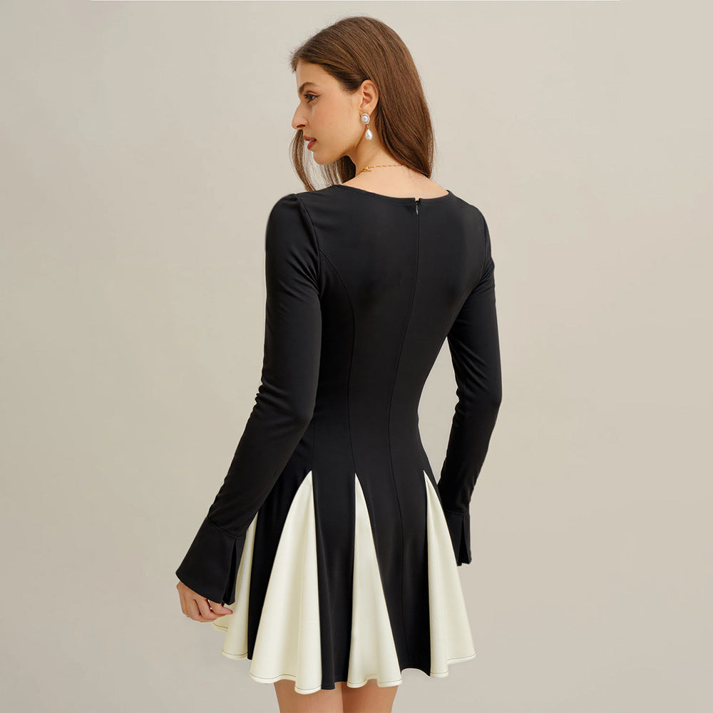 Kvinders A-line kjole med elegante puffærmer og trendy farvekontrast Stilla
