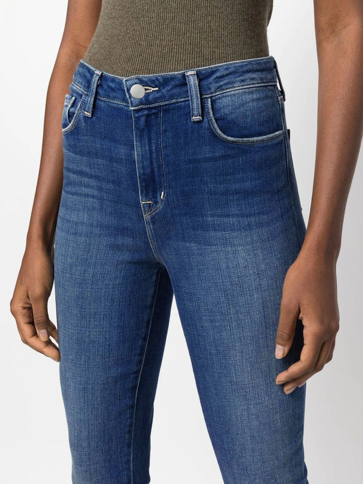 Dame Bootcut Jeans i afslappet design med frynset kant og høj talje Stilla