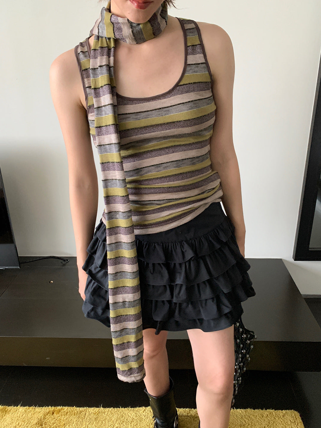 Dame tanktop med moderne stribemønster og trendy tørklæde Stilla