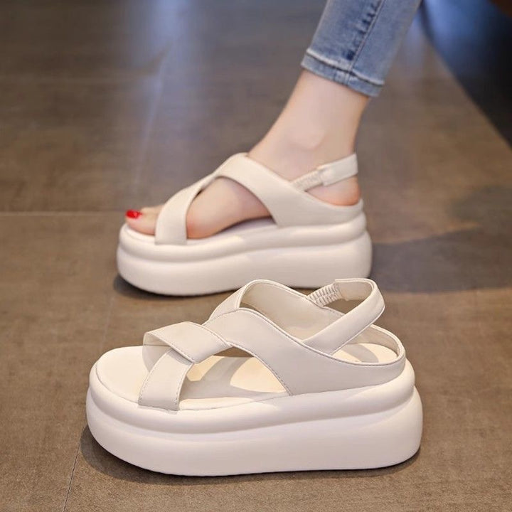 Dame Plateau-sandaler med moderne kryds-remdesign og elegant profilsål Stilla