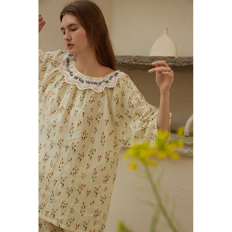 Dame Blusenshirt med florale broderier og samlede ærmer Stilla
