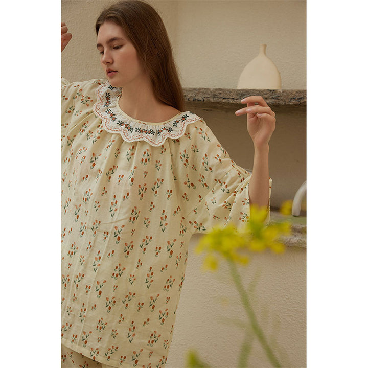 Dame Blusenshirt med florale broderier og samlede ærmer Stilla