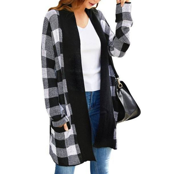 Kvinders chunky strikket cardigan i et klassisk ternet mønster med en afslappet pasform Stilla