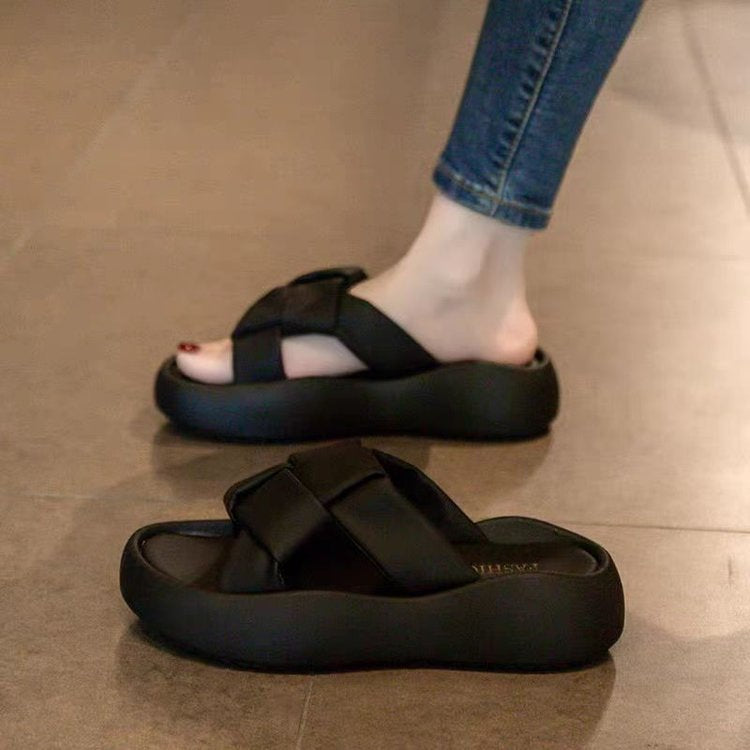 Dame Clogs med moderne krydsrem-design og komfortabel støddæmpende sål Stilla