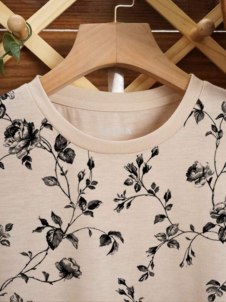 Dame T-shirt med blomsterapplikationer og rund halsudskæring Stilla