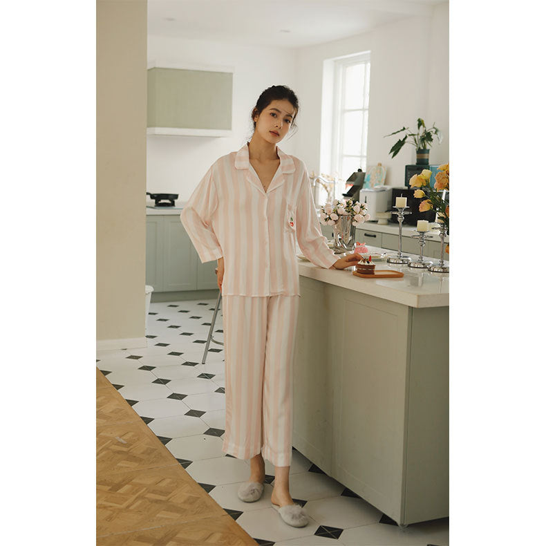 Dame Pyjama-sæt i åndbart bomuldsblandingsmateriale med elegante striber og behagelig pasform Stilla