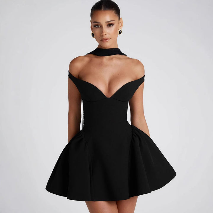 Dame Couture Cocktailkjole med Off-Shoulder Design og Voluminøs Skirt Skovae