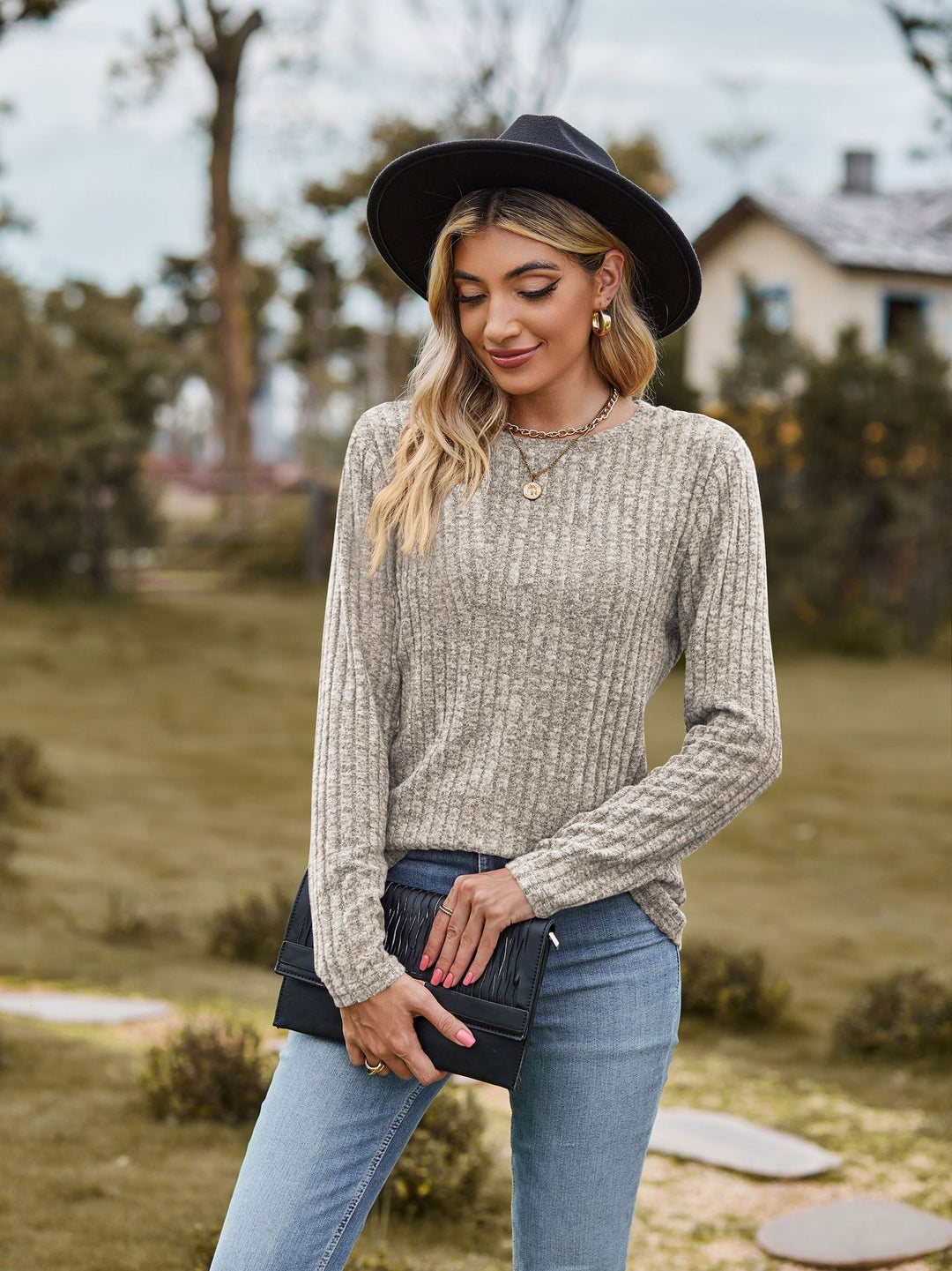 Dame finstrikket pullover med elegant ribstruktur Stilla