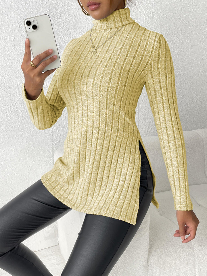 Dame rullekrave sweater med struktureret overflade og fashionable sidelæg Stilla