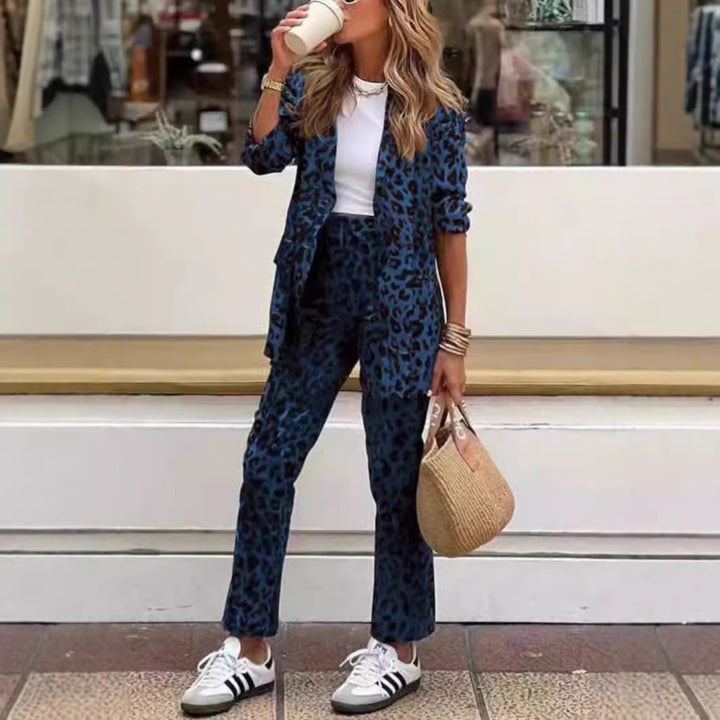 Dame Elegant og moderigtigt jakkesæt med leopardmønster Stilla
