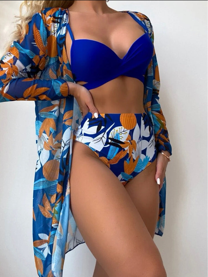 Dame bikini sæt med blomstret design og afslappet overjakke Skovae
