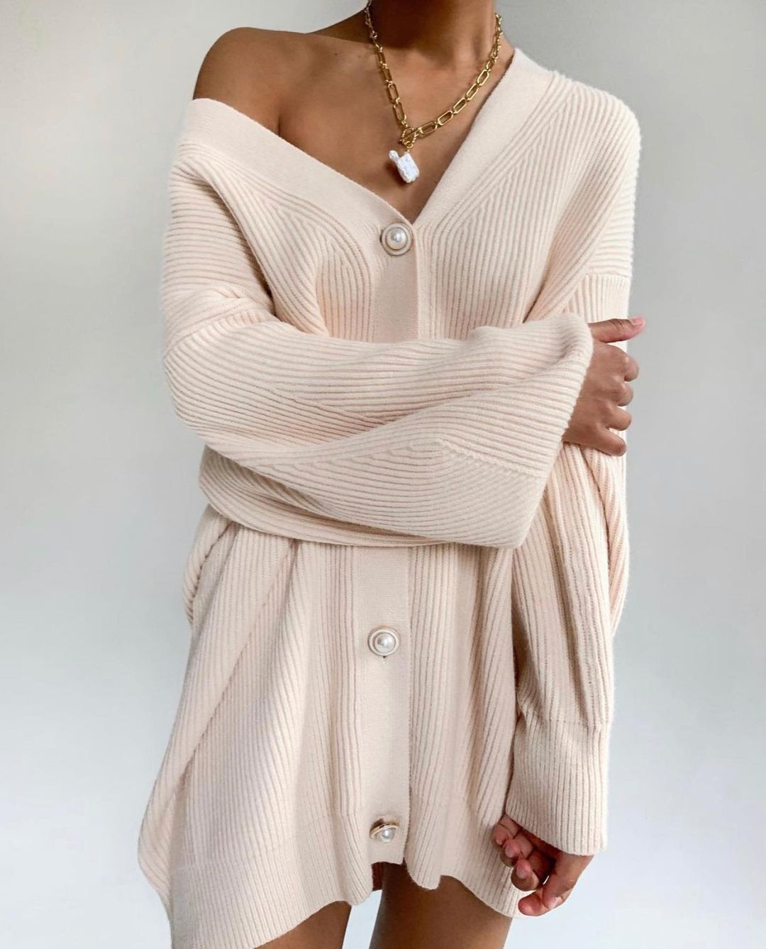 Kvindernes strikkede cardigan med oversized pasform og dekorative knapper Stilla