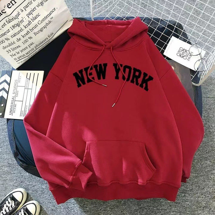 Kvinders hoodie med sporty New York print Skovae