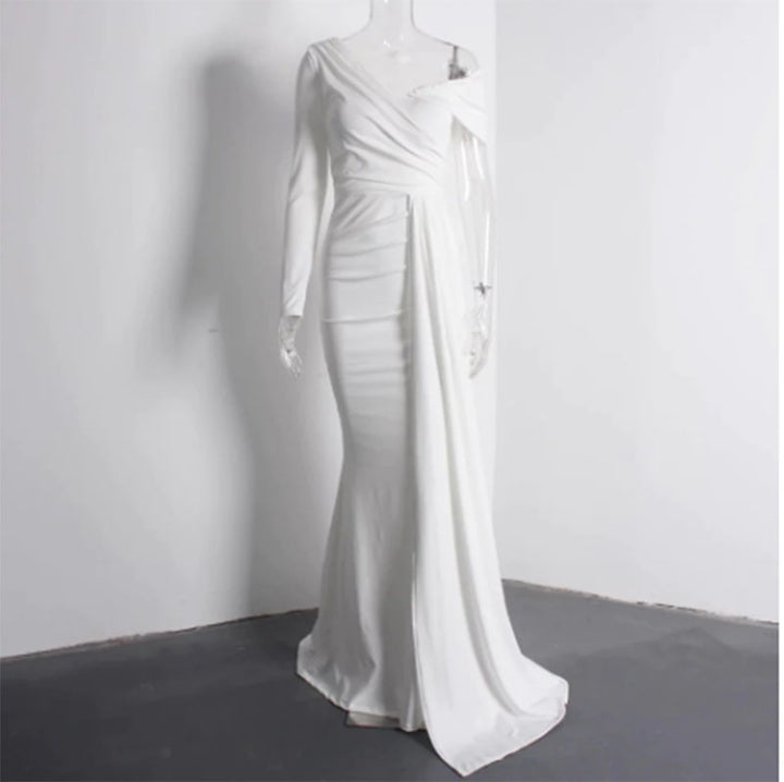 Dame elegant brudekjole med flydende design Stilla