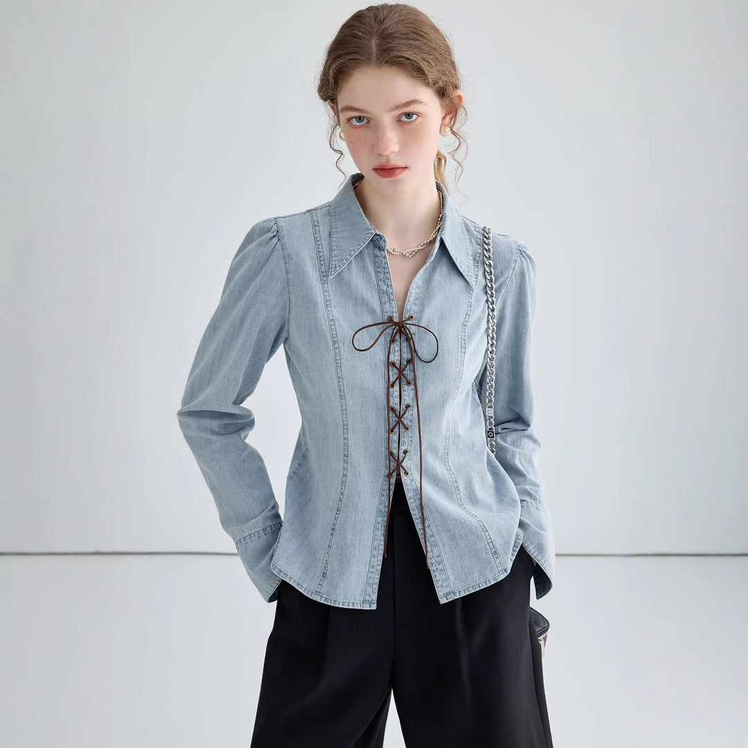 Dame jeansbluse med snøring og asymmetrisk snit Stilla
