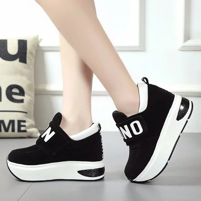 Dame Plateau Sneakers med justerbart velcro og komfortabel indersål Stilla