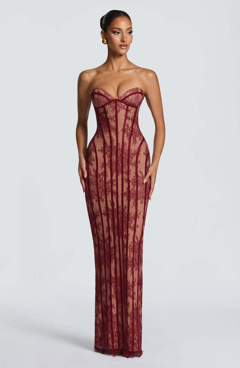 Dame figursyet spidskjole med off-shoulder design og elegant taljesnit Skovae