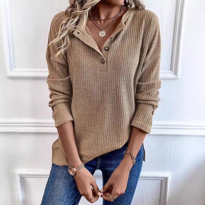 Dame Komfortabel Striktrøje med moderne knapdetalje og afslappet snit Stiila