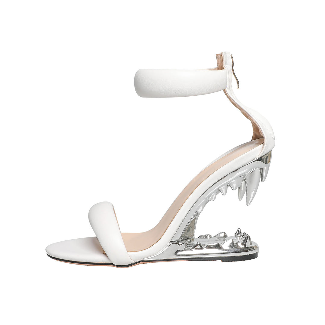 Femme Statement Høje Hælede Sandaler med unikt hajinspireret Design Stilla