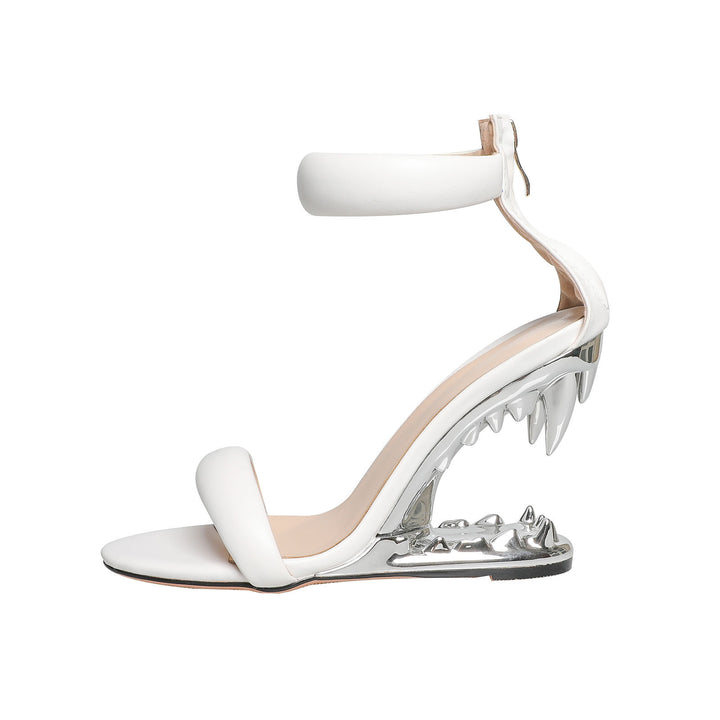 Femme Statement Høje Hælede Sandaler med unikt hajinspireret Design Stilla