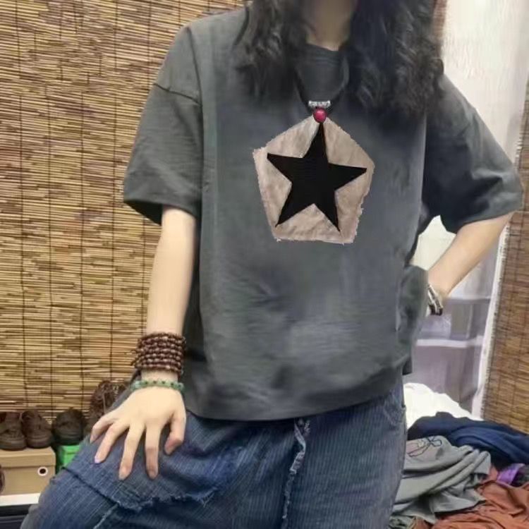 Dame T-shirt med afslappet stjernedesign og oversized pasform Stilla