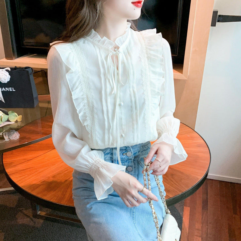 Femme Rynkede Chiffon Bluse med Spidskant Detalje Stilla