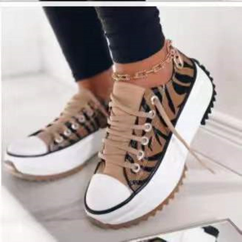 Dame Plateau-Sneakers med moderne gummisål og åndbart overmateriale Stilla
