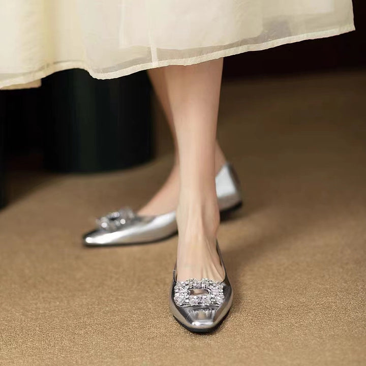 Dame Ballerina Flats med spids tåområde og dekorativ strassschnalle Stilla