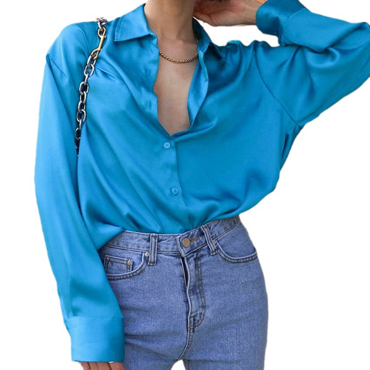 Dame Satin Bluse med dyb V-udskæring og løstsiddende pasform Stilla