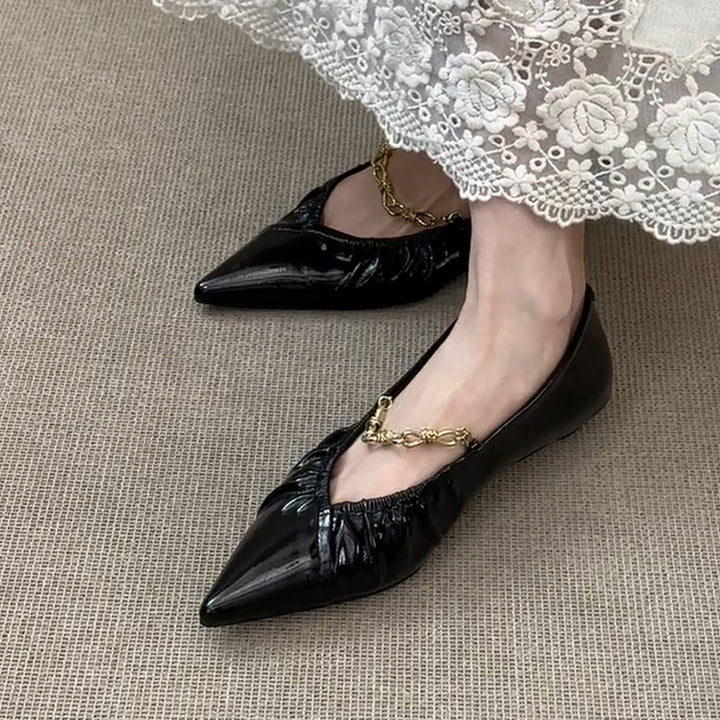 Dame elegante spidse Ballerinas med dekorativt flæsedetail Stilla